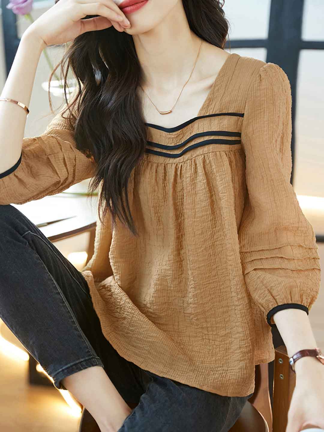 Bella Classic Back Hollowed Blouse